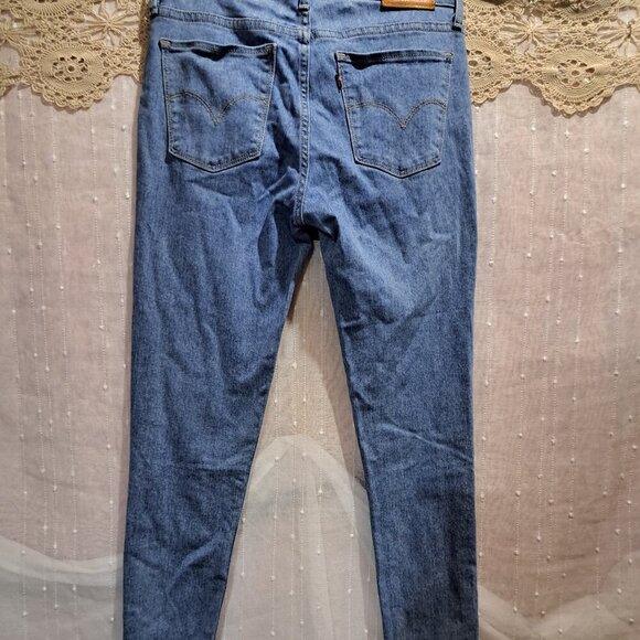 710 Levis - Super skinny, light denim color with a stretch - Picture 4 of 5
